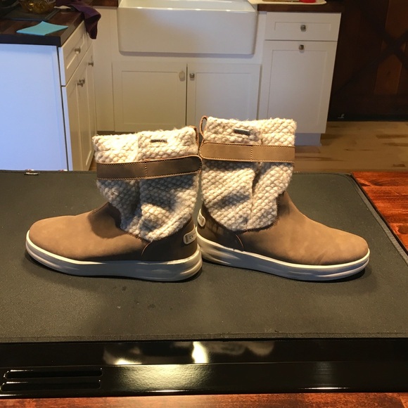 Cozy Tan Winter Boots with Knit Cuff - Picture 2 of 4